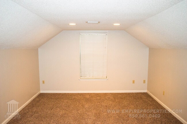 Building Photo - Beautiful Large home off of Mahan