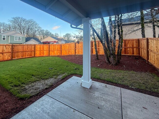 Building Photo - 505-507 NW Hillcrest Dr