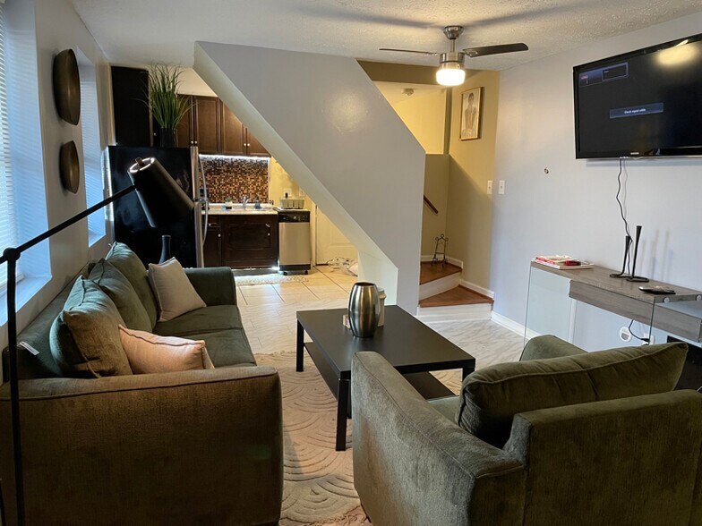 Building Photo - 888 W Lombard St