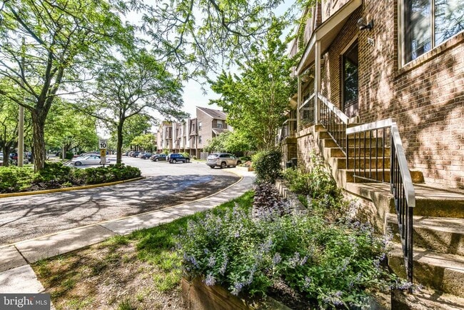Building Photo - 1774 Dogwood Dr