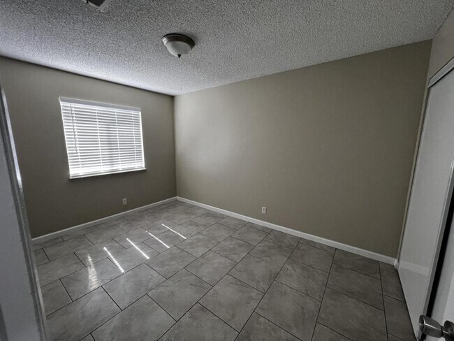Building Photo - 6941 Appleton Dr