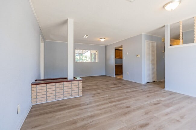 Building Photo - Well Maintained 3 Bedroom 1.5 Bath Home!