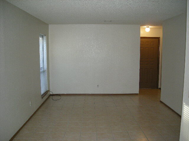 Building Photo - 716 Swan Lake Rd