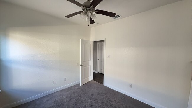 Building Photo - GORGEOUS 3-bedroom 2-bathroom home in Prairie Ridge!