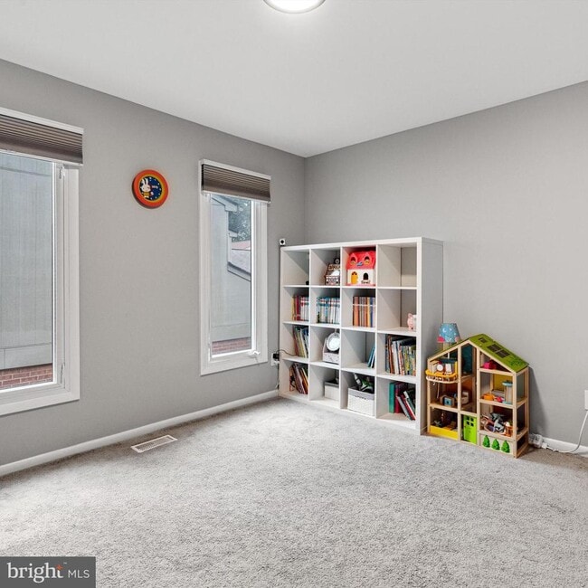 Building Photo - 3704 Oak Hill Way