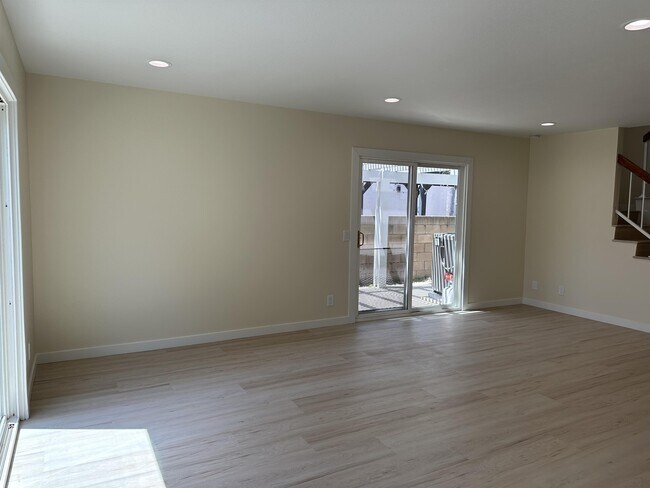 Building Photo - 306 Dolores Cir