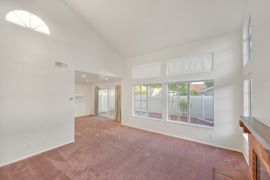 Building Photo - 26222 Fern Glen