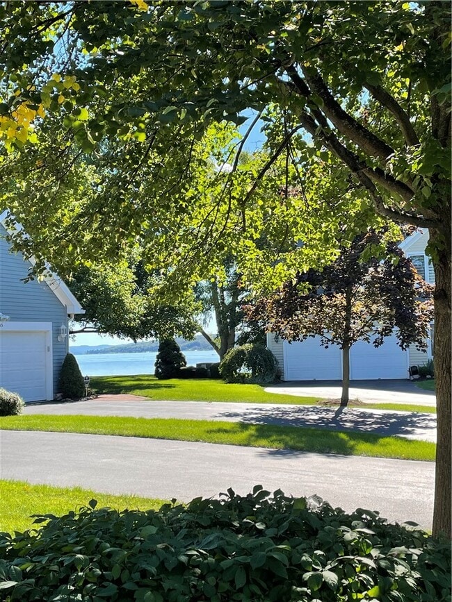 Building Photo - 245 Roseland Ln