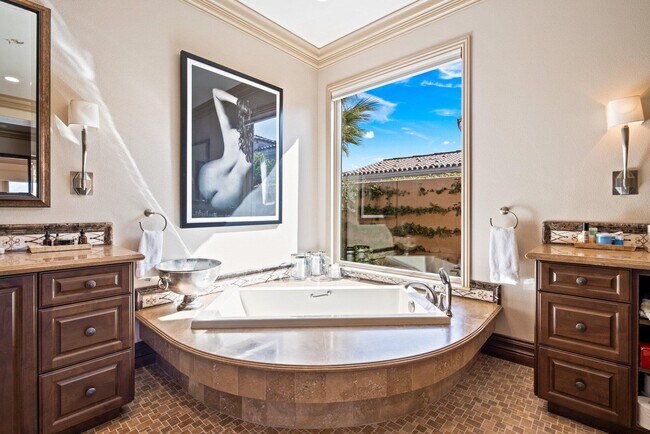 Building Photo - 75741 Via Stia