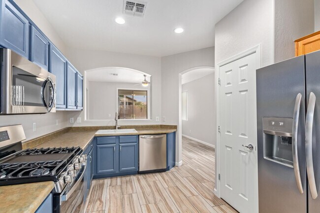 Building Photo - 3443 E Riopelle Ave