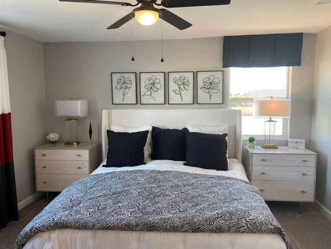 Building Photo - 3 Bedrooms Townhouse For Rent