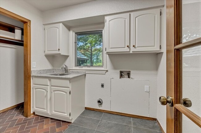 Building Photo - 4075 St Croix Dr