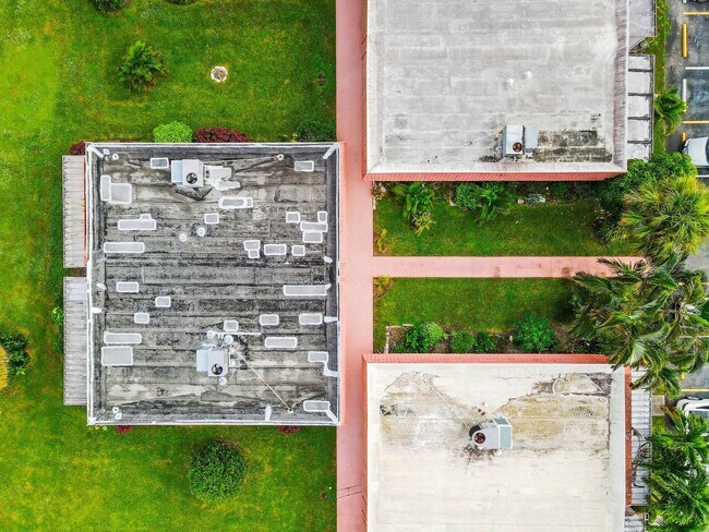 Building Photo - 287 Seville Terrace