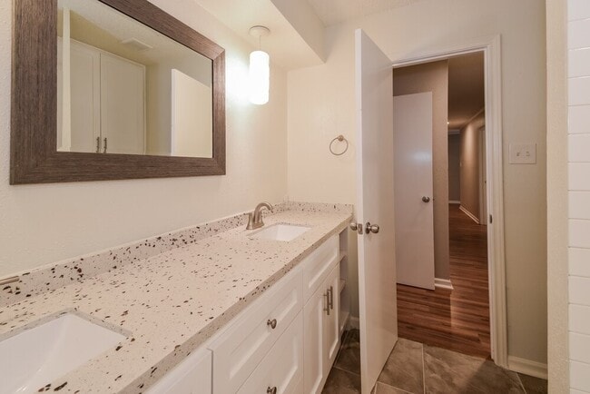 Building Photo - 3824 Evergreen Dr