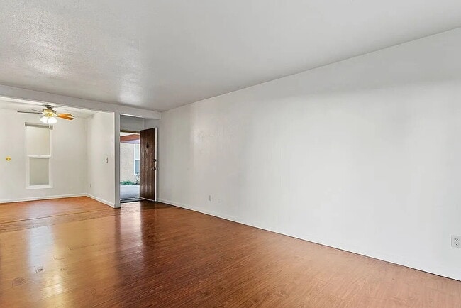 Building Photo - "Chic 1-Bedroom Haven in Santa Ana – 700 Sq Ft of Modern Comfort!"