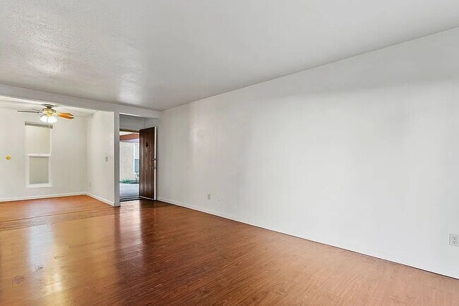 Building Photo - Trophy condo situated in guard-gated commu...