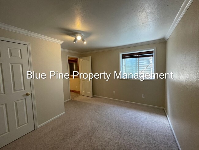 Building Photo - 810 Tennis Ct Dr