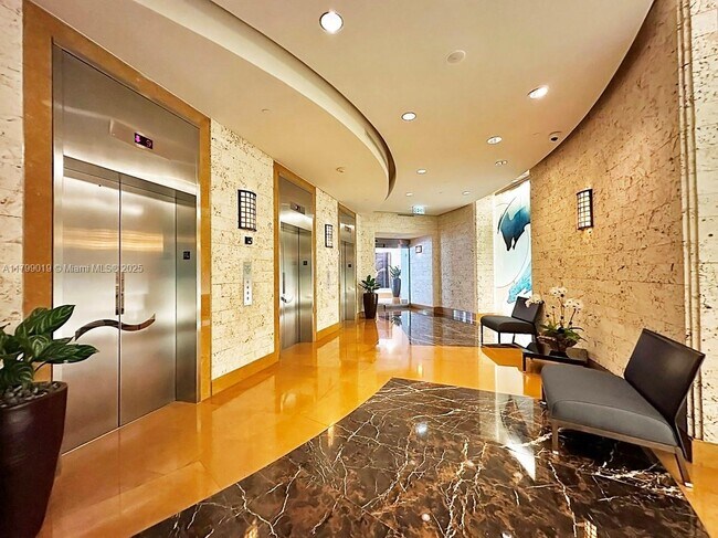 Building Photo - 801 Brickell Key Blvd