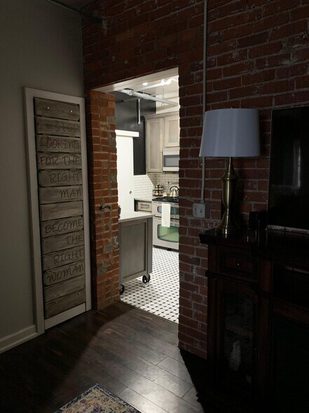 Building Photo - 432 E. Rich St