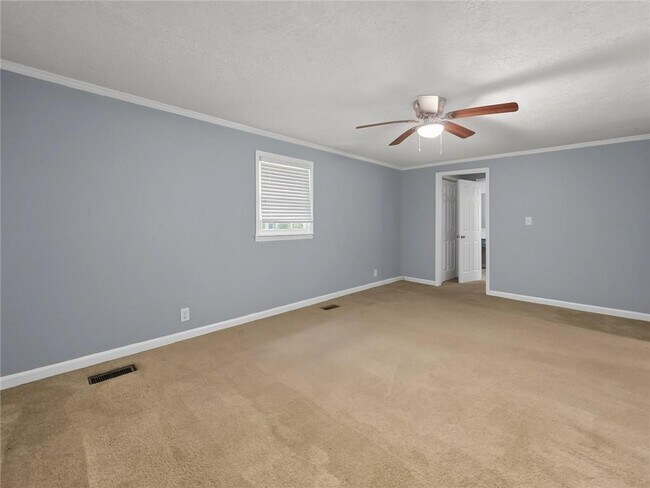 Building Photo - 3542 Shoreland Dr