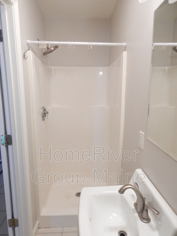 Building Photo - 10 Woodside Dr