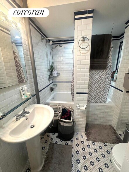 Building Photo - 326 W 47th St
