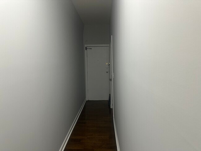 Building Photo - 146-150 Manhattan Ave