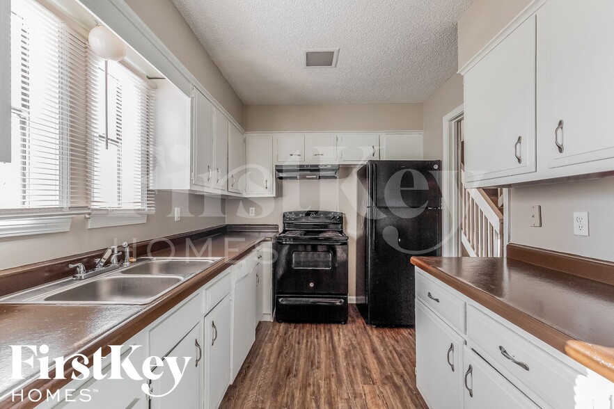 Building Photo - 4217 Willow Park Dr