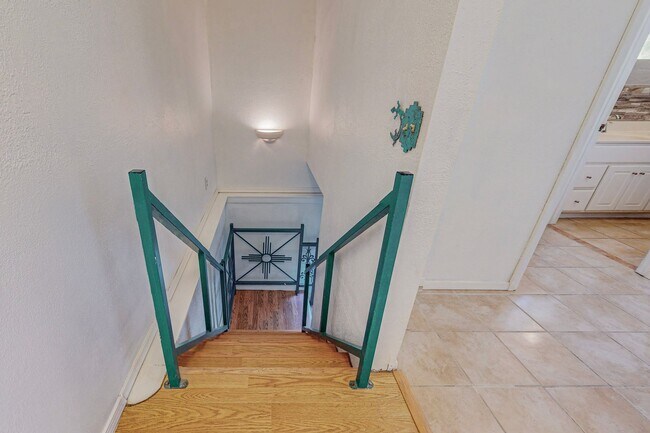 Building Photo - North Valley 4 Bedroom 2 Bath *Move-in Special* $1000 off 1st month rent if you sign by 11/30/25