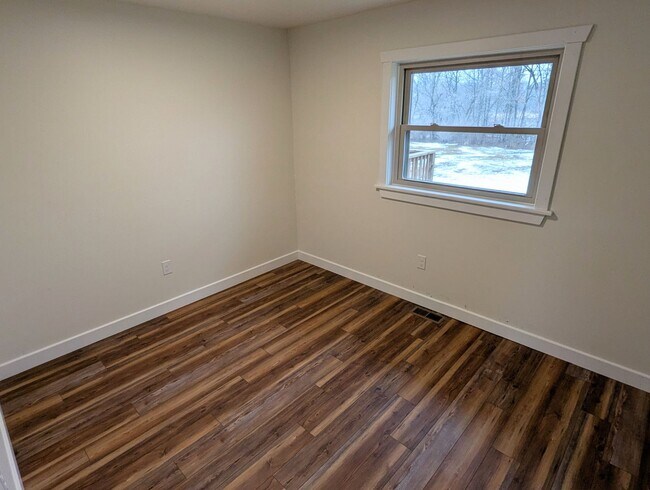 Building Photo - Fully Renovated 3 Bedroom Ranch