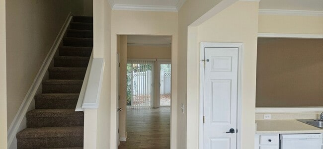 Building Photo - Lovely 3br 2.5ba TH in Raleigh! Available ...