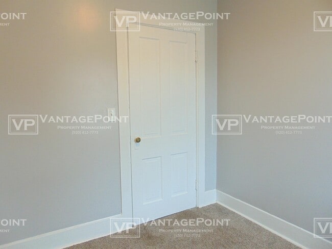 Building Photo - 993 Velp Ave