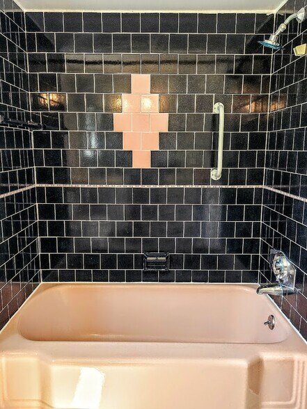 Tile tub/shower - 30 Fairfield Ave