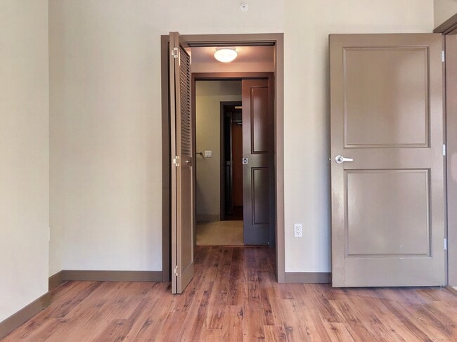 Building Photo - 1 Bed, 1 Bath + Storage - South Beach/SOMA...