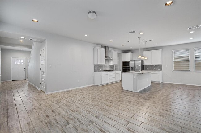 Building Photo - 300 Delta Crst