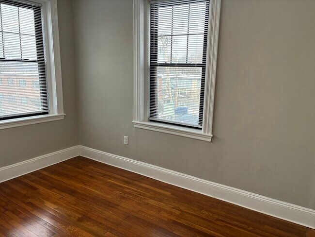 Building Photo - 185 Chestnut Hill Ave