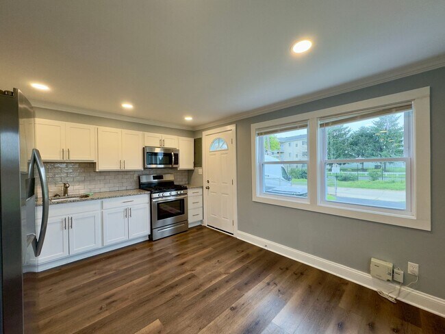 Building Photo - 2113 Larkhall Rd