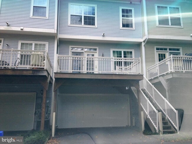 Building Photo - 2207 Kimball Pl