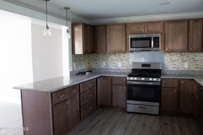 Building Photo - 514 Perry Ln