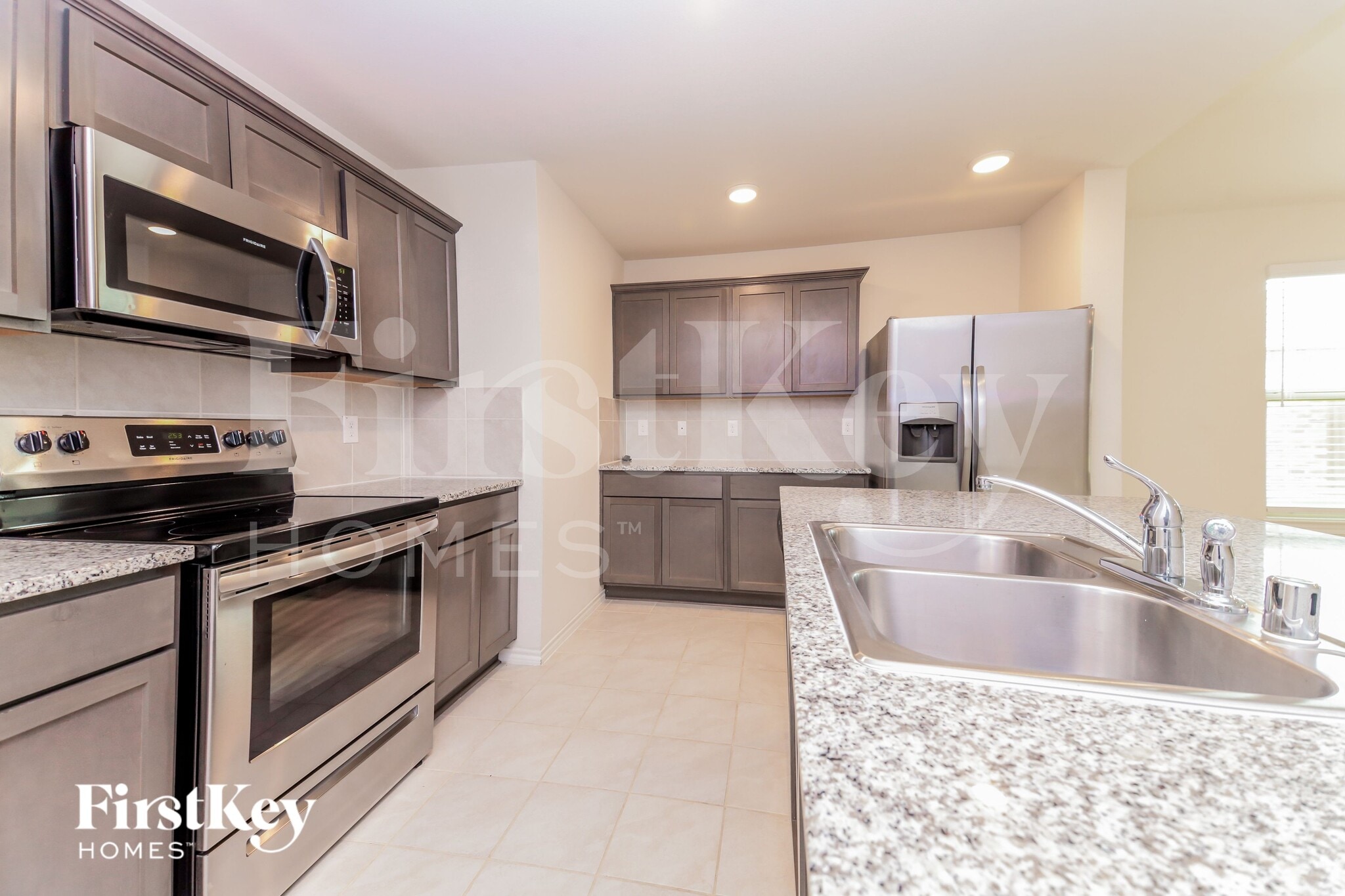 Building Photo - 312 Shiplap Ln