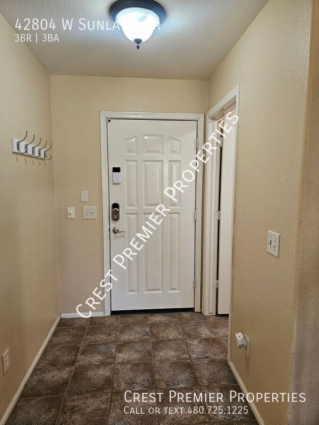 Building Photo - 42804 W Sunland Dr