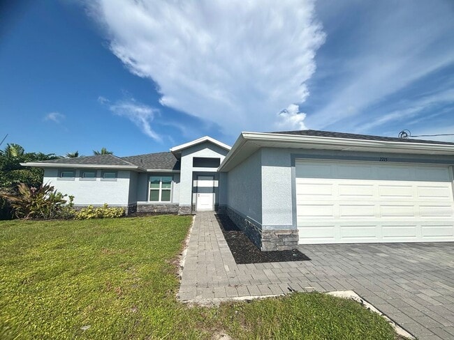 Building Photo - Spacious & Modern 3 Bed, 2 Bath in NW Cape...