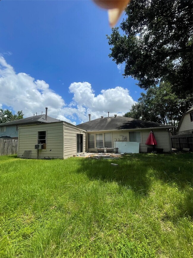 Building Photo - 6406 Bayou Crest Dr