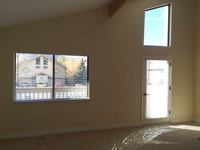 Building Photo - Great location on Cul-de-Sac