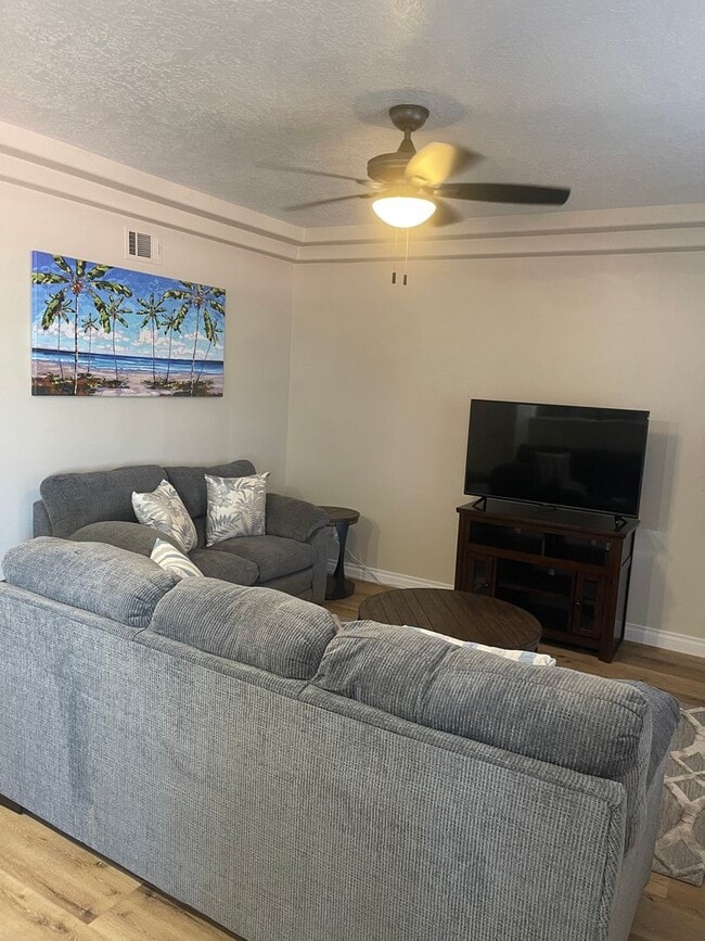 Building Photo - The Falls Upper Level 2 bed/2 bath condo w...