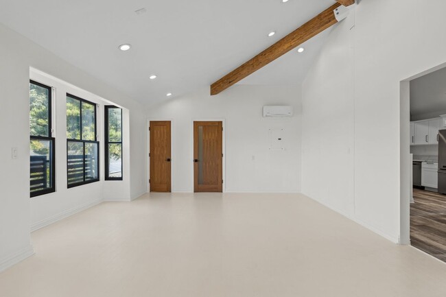 Building Photo - 4835 Gentry Ave