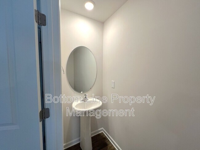 Building Photo - 1603 Blue Velvet Ln