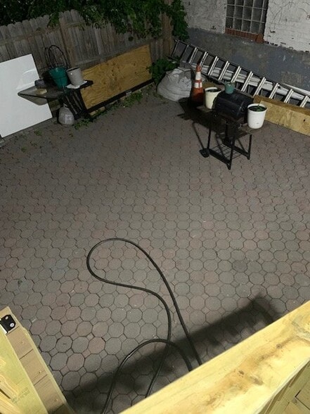 Building Photo - 404 70th St