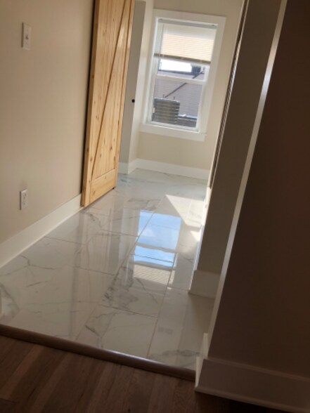 Building Photo - 152 Pearl St