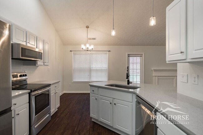 Building Photo - 112 Mint Pl